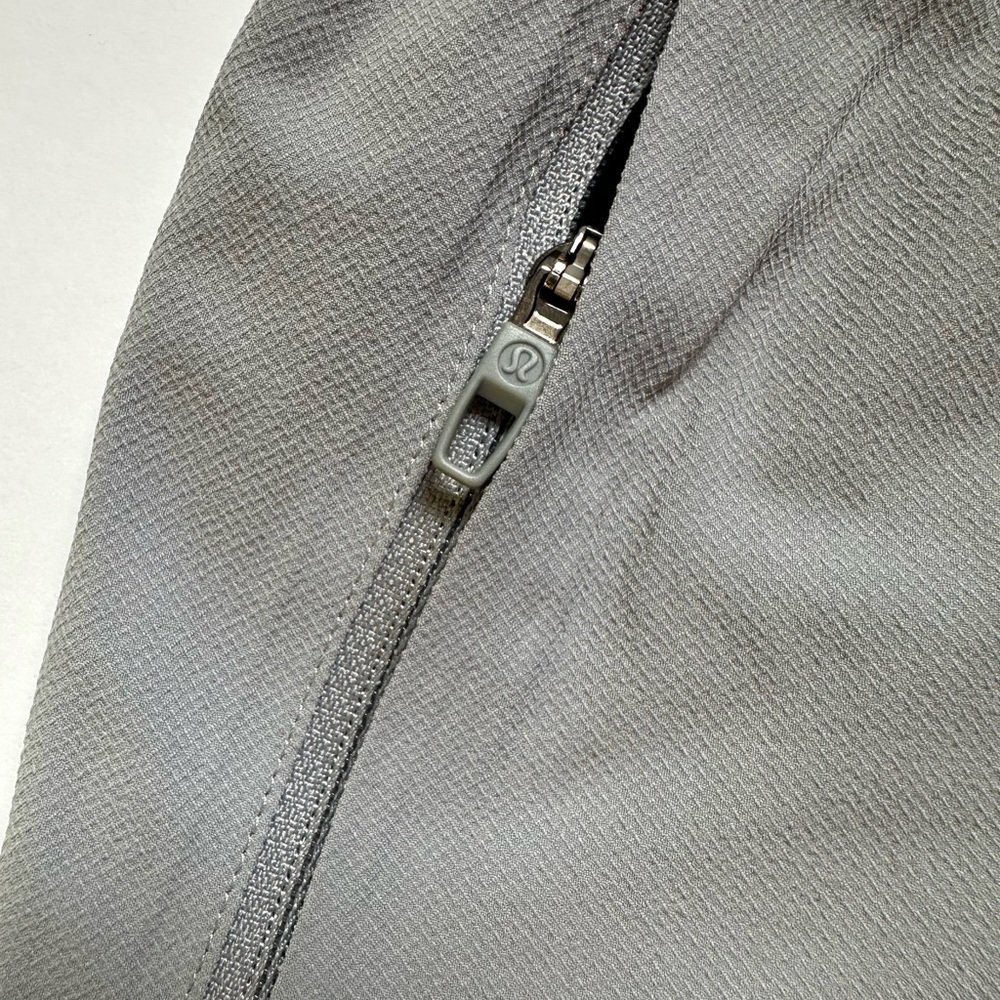 Lululemon Athletica License To Train‎ Men's Athletic Shorts Light Gray Sz Small - Picture 4 of 8